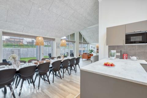 Kjøkkenet i luksushus nr. 769 er fullt utstyrt så dere lett kan lage mat til 14 personer.