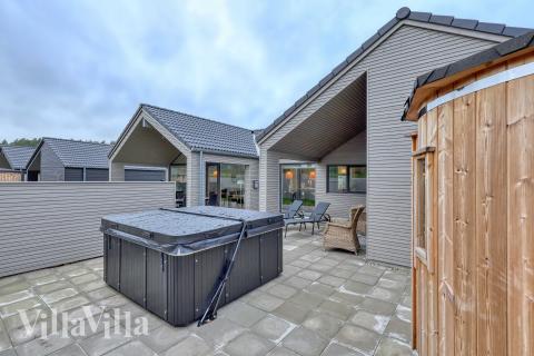 Nyt en grillkveld på terrassen i luksushus nr. 769 i Tyskland