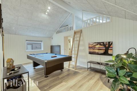 I tillegg til alle aktivitetsmulighetene i husets bassengavdeling, kan du også spille biljard, bordtennis og dart i luksushus nr. 768