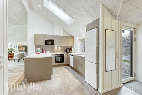 Kjøkkenet i luksushus nr. 768 er fullt utstyrt så dere lett kan lage mat til 14 personer.