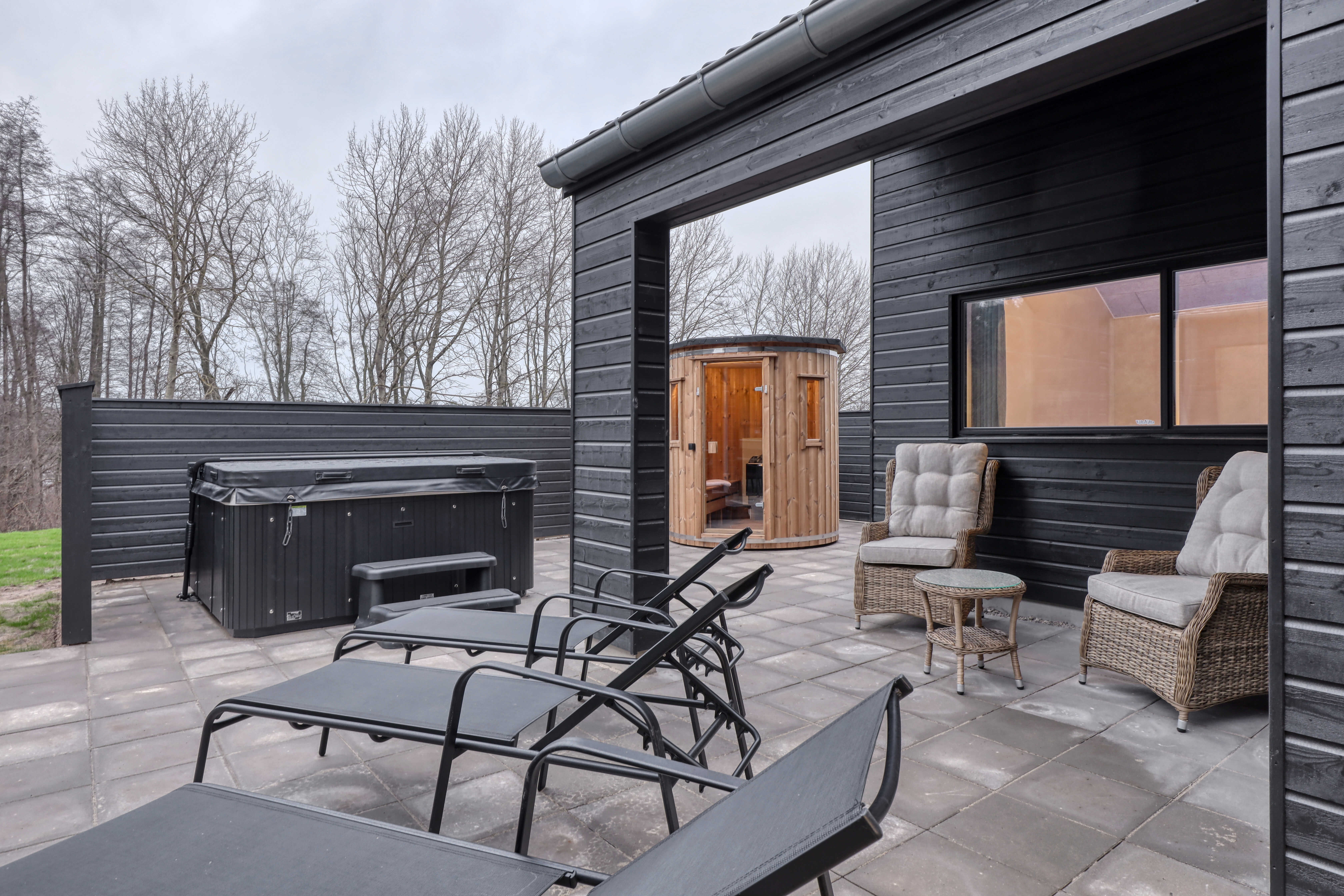 Luksushus nr. 760 har en deilig terrasse med gode hagemøbler til 16 personer.