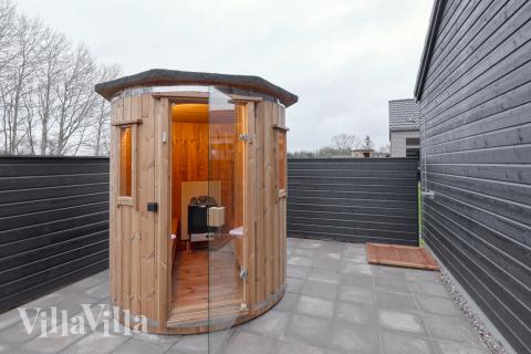 Nyt en grillkveld på terrassen i luksushus nr. 760 i Tyskland