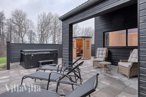 Luksushus nr. 763 har en deilig terrasse med gode hagemøbler til 16 personer.