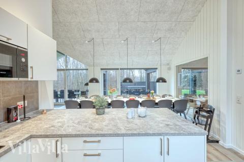 Kjøkkenet i luksushus nr. 764 er fullt utstyrt så dere lett kan lage mat til 16 personer.