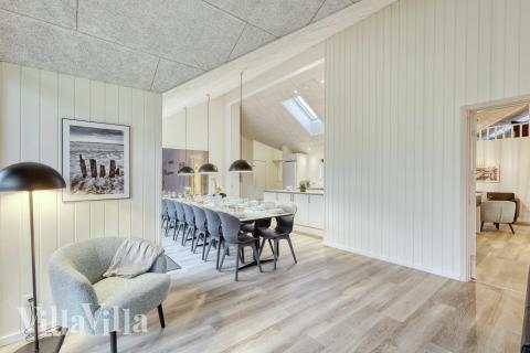 Oppholdsrom med plass til 16 i luksushus nr. 764.