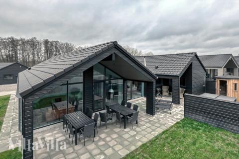 Dette lekre huset med svømmebasseng, nr. 765, med plass til 16 personer, ligger i Tyskland