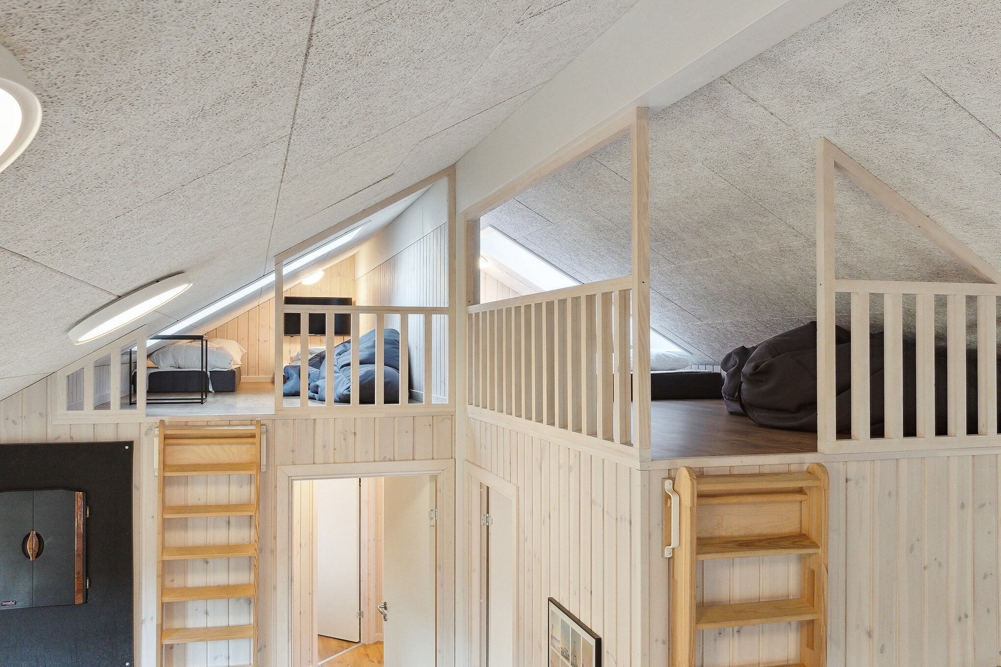 Noen av de 18 soveplassene i luksushus nr. 597 finnes på hems
