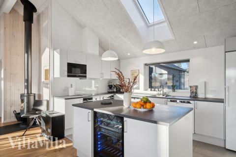 Kjøkkenet i luksushus nr. 597 er fullt utstyrt så dere lett kan lage mat til 18 personer.