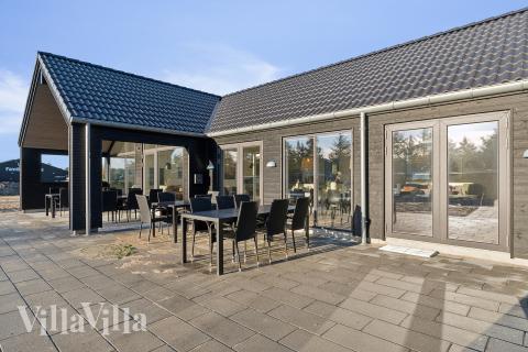Luksushus nr. 653 har en deilig terrasse med gode hagemøbler til 22 personer.