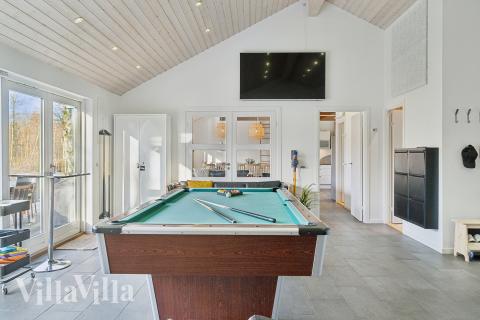 I tillegg til alle aktivitetsmulighetene i husets bassengavdeling, kan du også spille biljard, bordtennis og dart i luksushus nr. 681