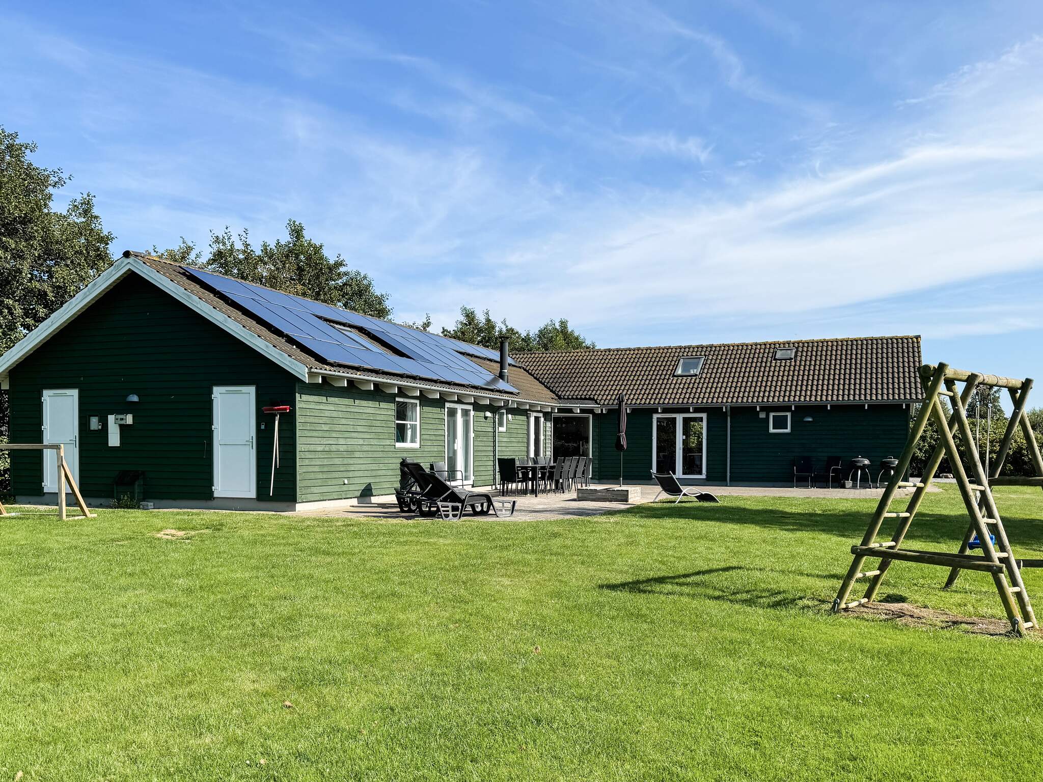 Dette lekre huset med svømmebasseng, nr. 218, med plass til 18 personer, ligger i Lolland/Falster/Møn