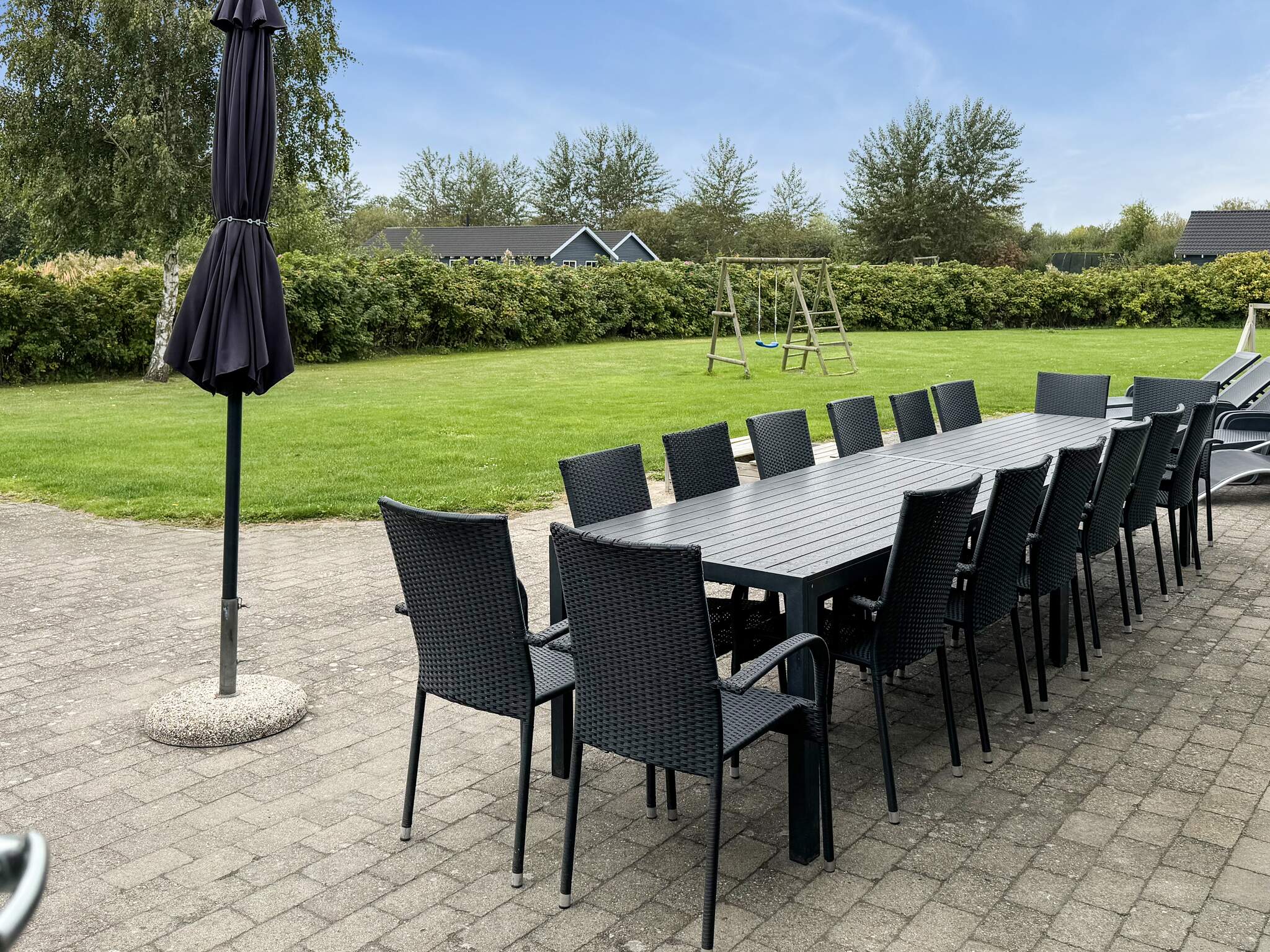 Luksushus nr. 218 har en deilig terrasse med gode hagemøbler til 18 personer.