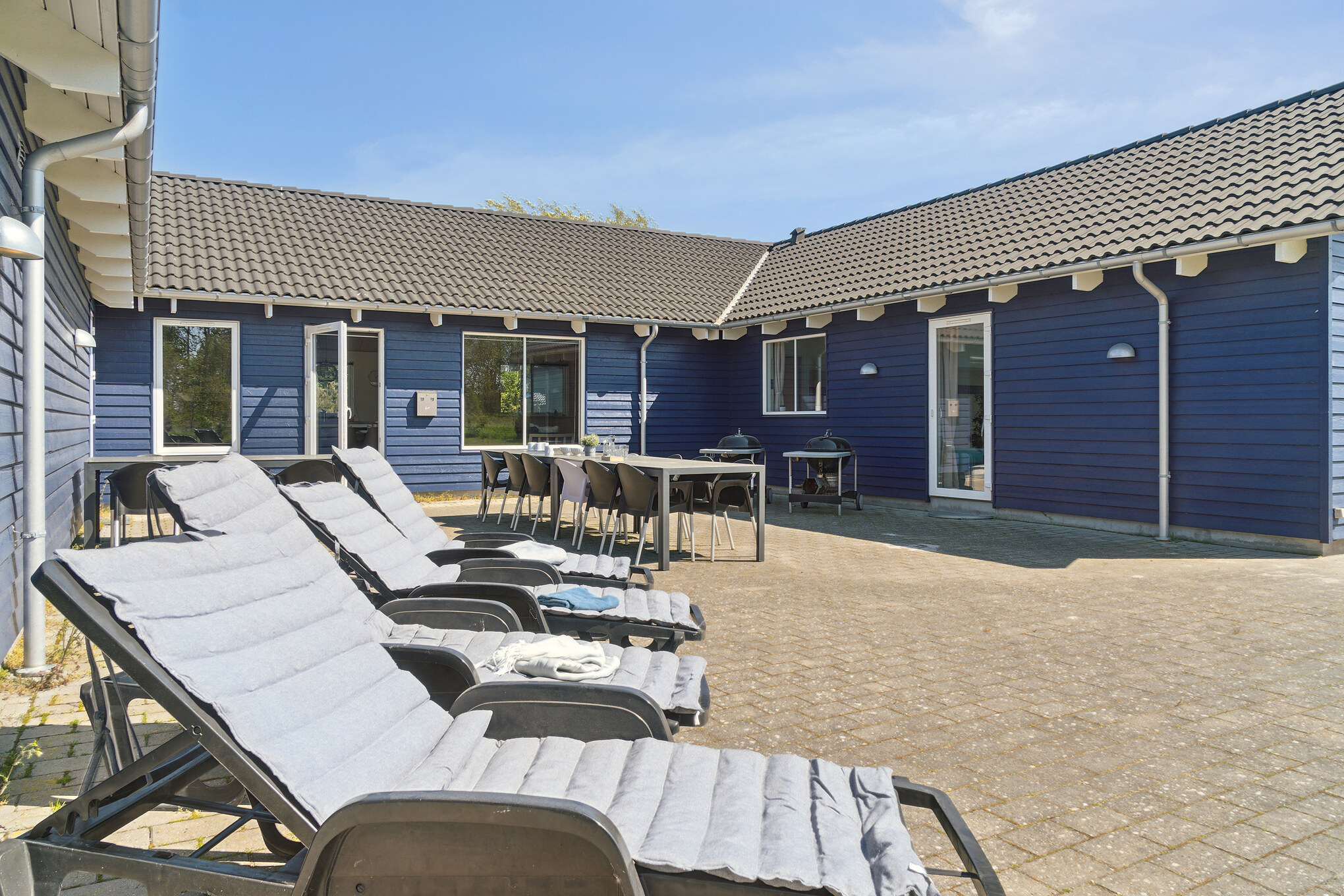 Nyt en grillkveld på terrassen i luksushus nr. 314 i Lolland/Falster/Møn