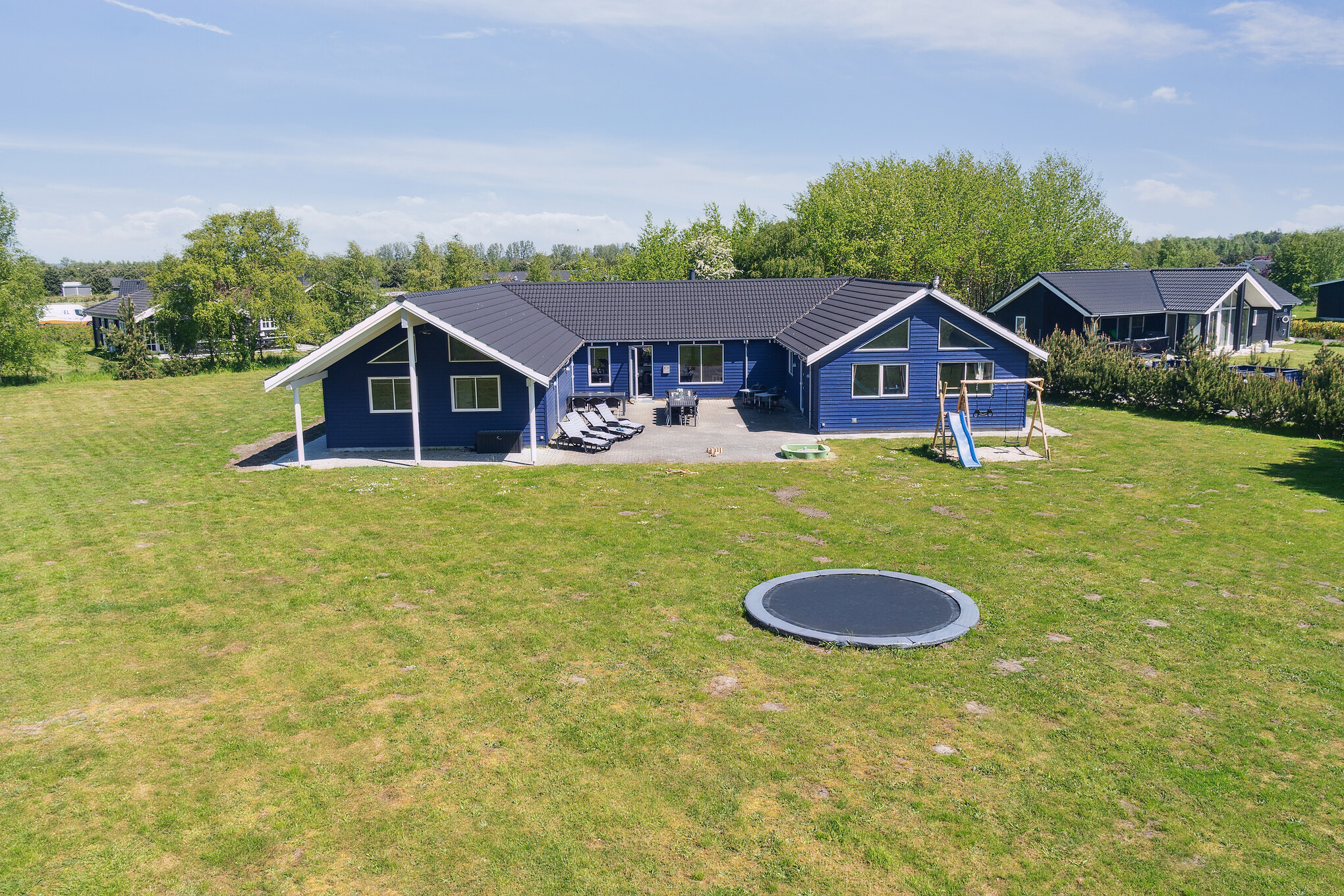 Dette lekre huset med svømmebasseng, nr. 314, med plass til 20 personer, ligger i Lolland/Falster/Møn