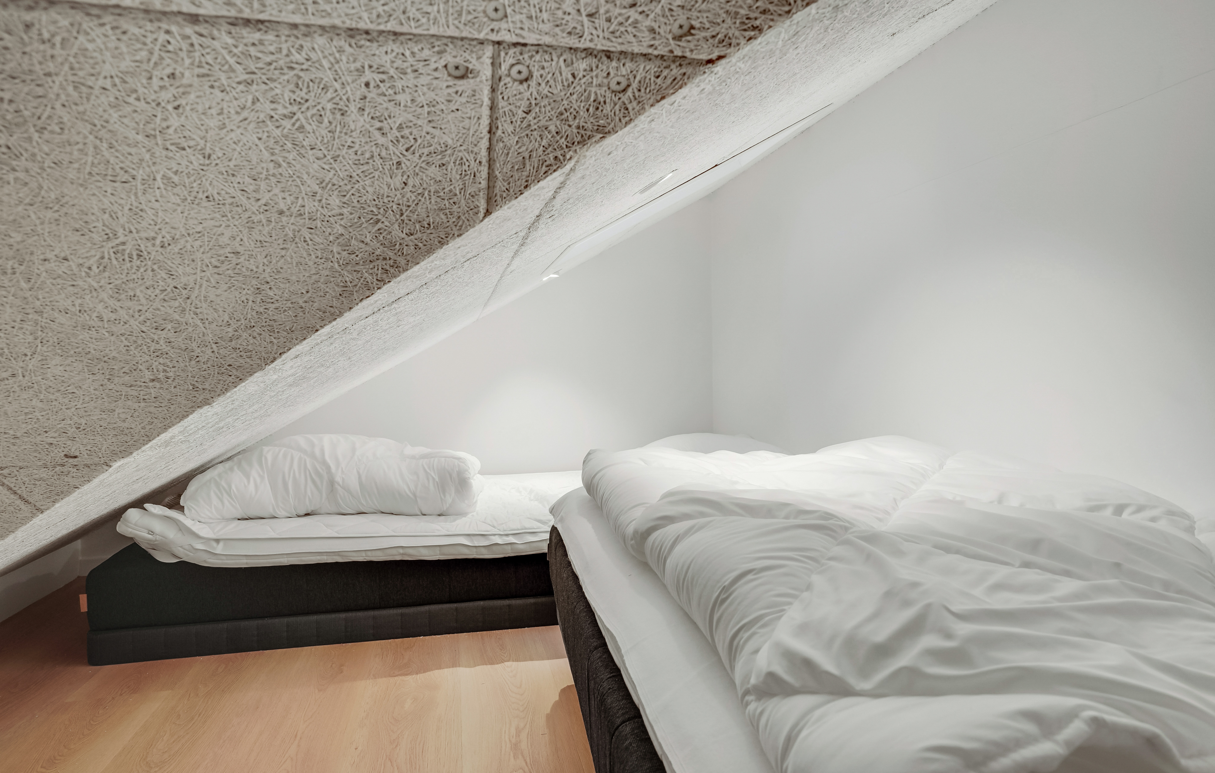 Noen av de 12 soveplassene i luksushus nr. 692 finnes på hems