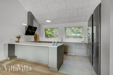 Kjøkkenet i luksushus nr. 692 er fullt utstyrt så dere lett kan lage mat til 12 personer.