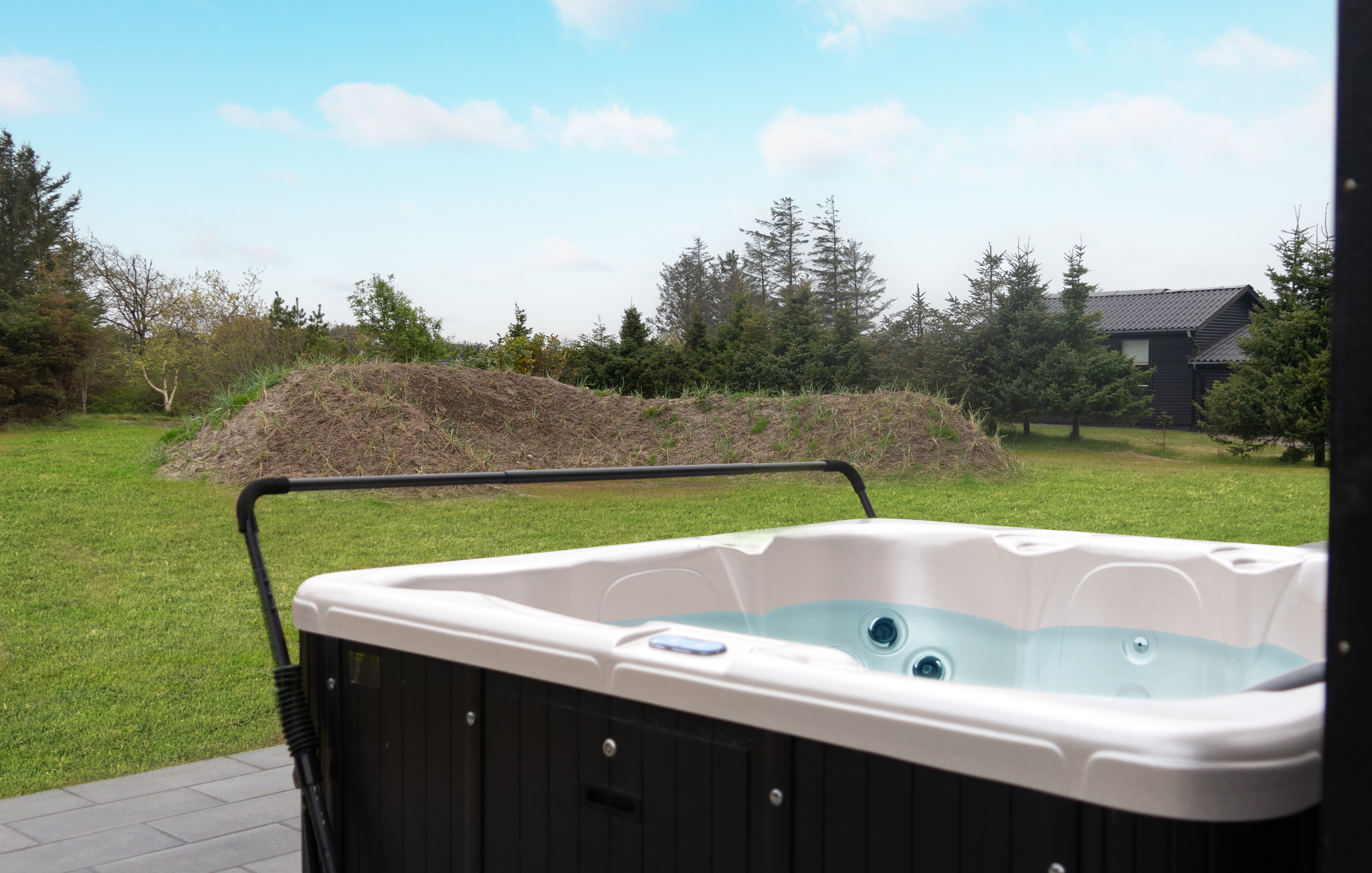 Nyt varmen i boblebadet i luksushus nr. 692 i Nordjylland