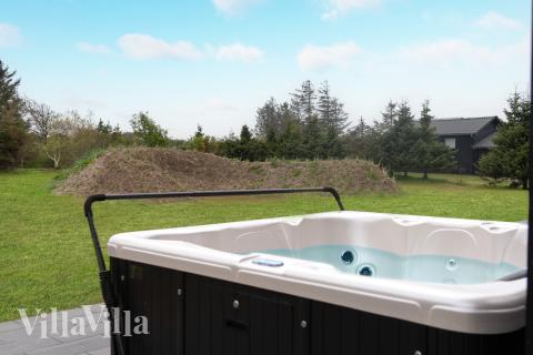 Nyt varmen i boblebadet i luksushus nr. 692 i Nordjylland