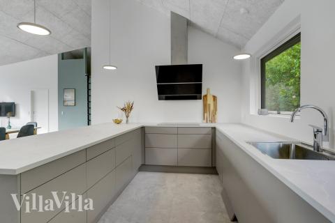 Kjøkkenet i luksushus nr. 692 er godt innrettet.