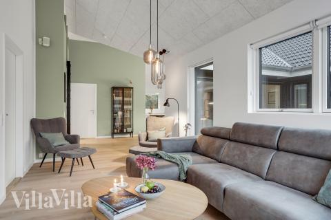 Sofakroken i luksushus nr. 692 i Nordjylland.