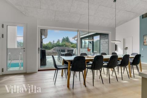 Oppholdsrom med plass til 12 i luksushus nr. 692.