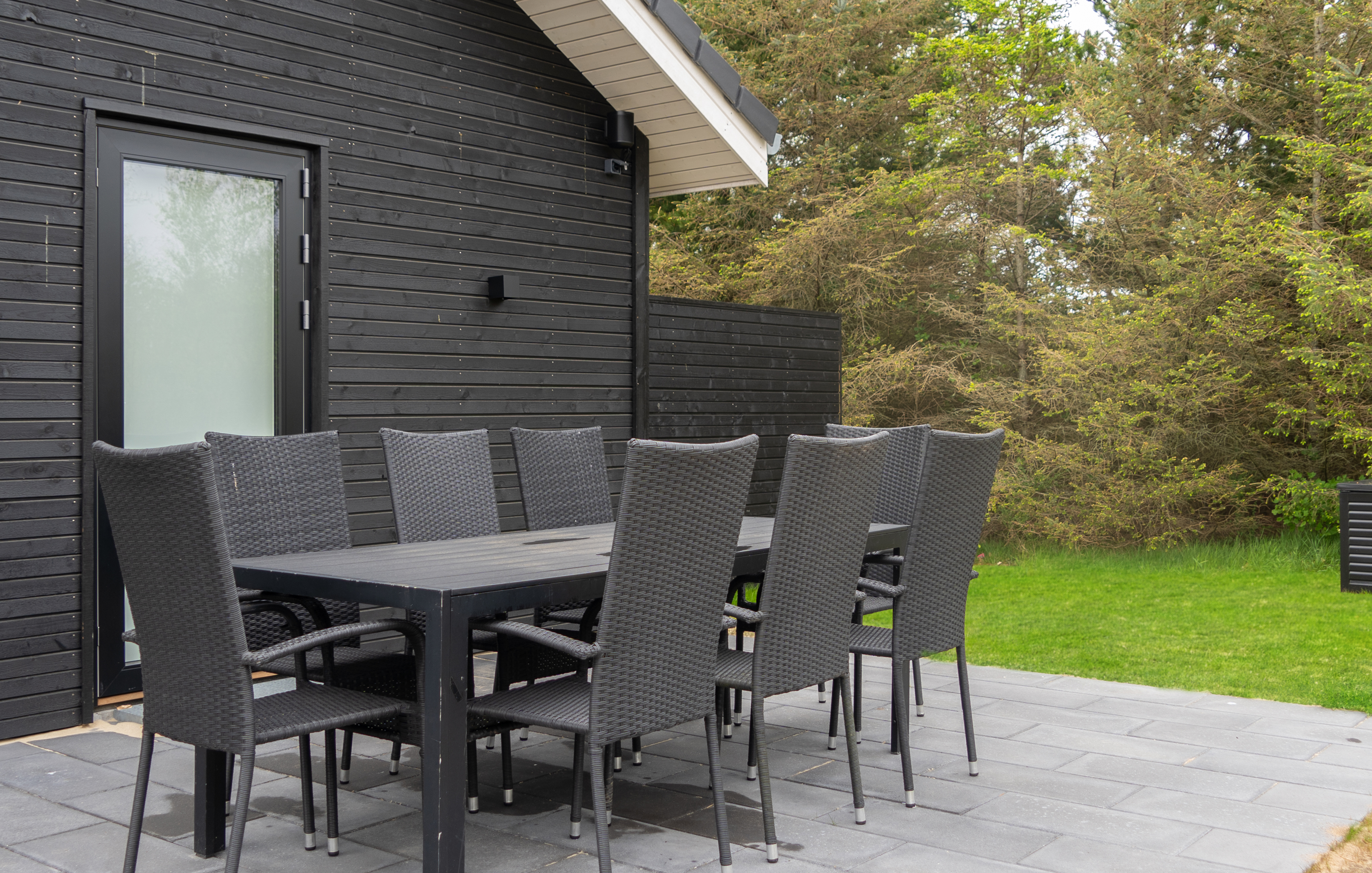 Luksushus nr. 692 har en deilig terrasse med gode hagemøbler til 12 personer.