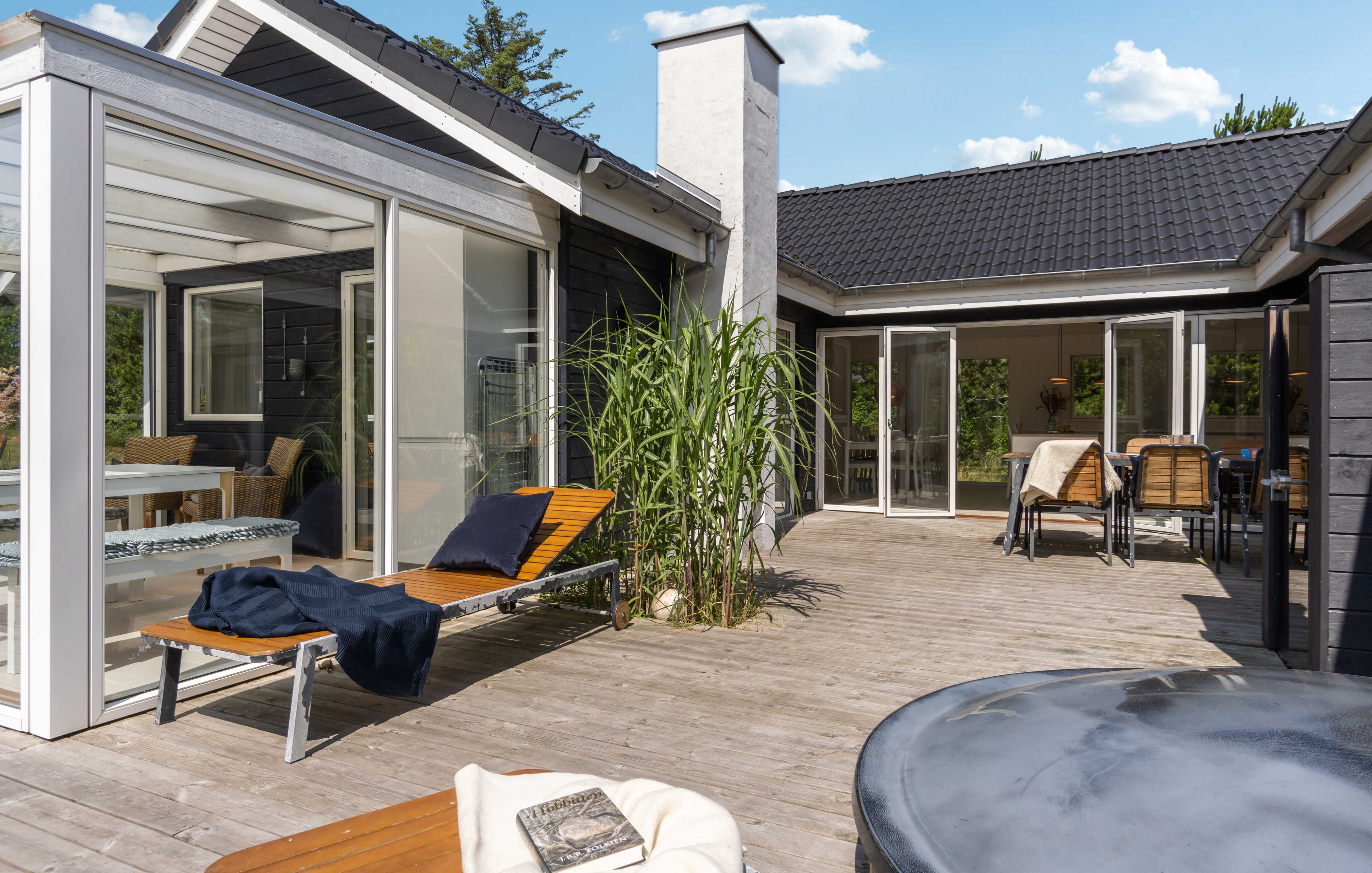 Luksushus nr. 691 har en deilig terrasse med gode hagemøbler til 10 personer.