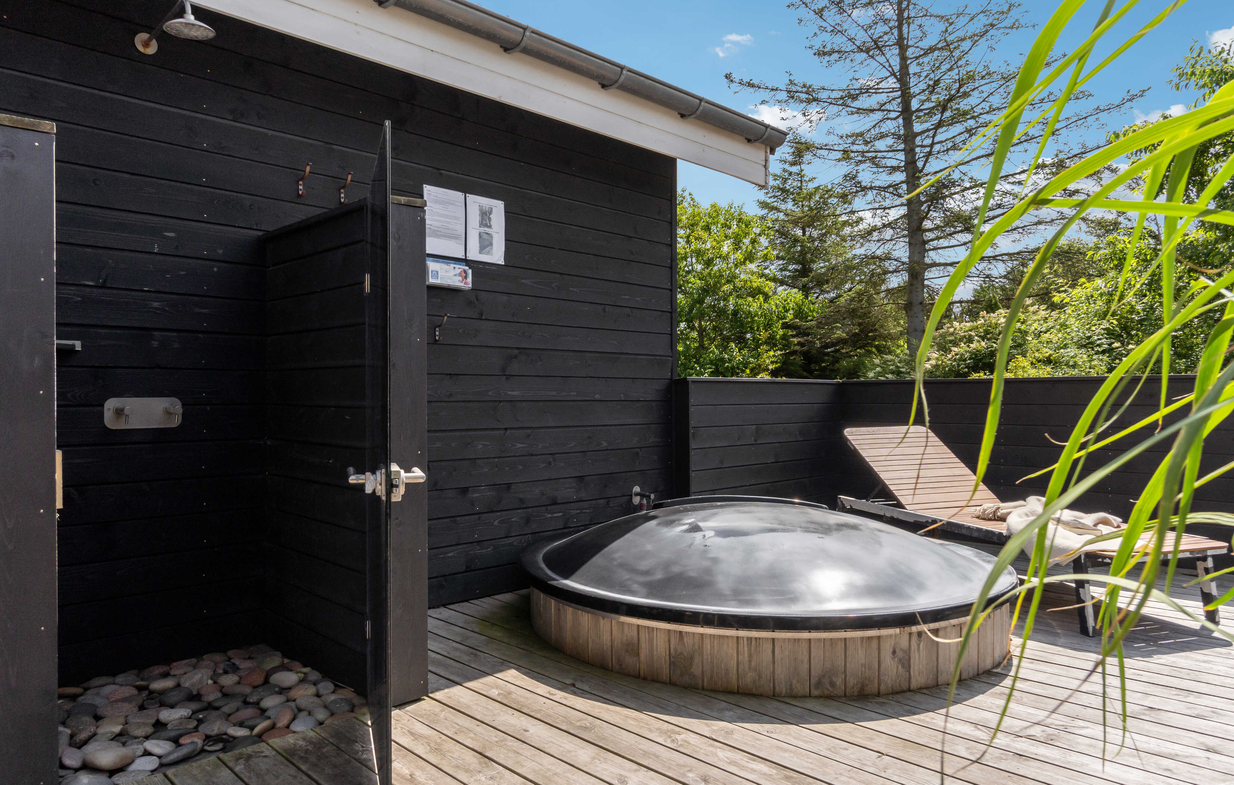 Nyt varmen i boblebadet i luksushus nr. 691 i Nordjylland