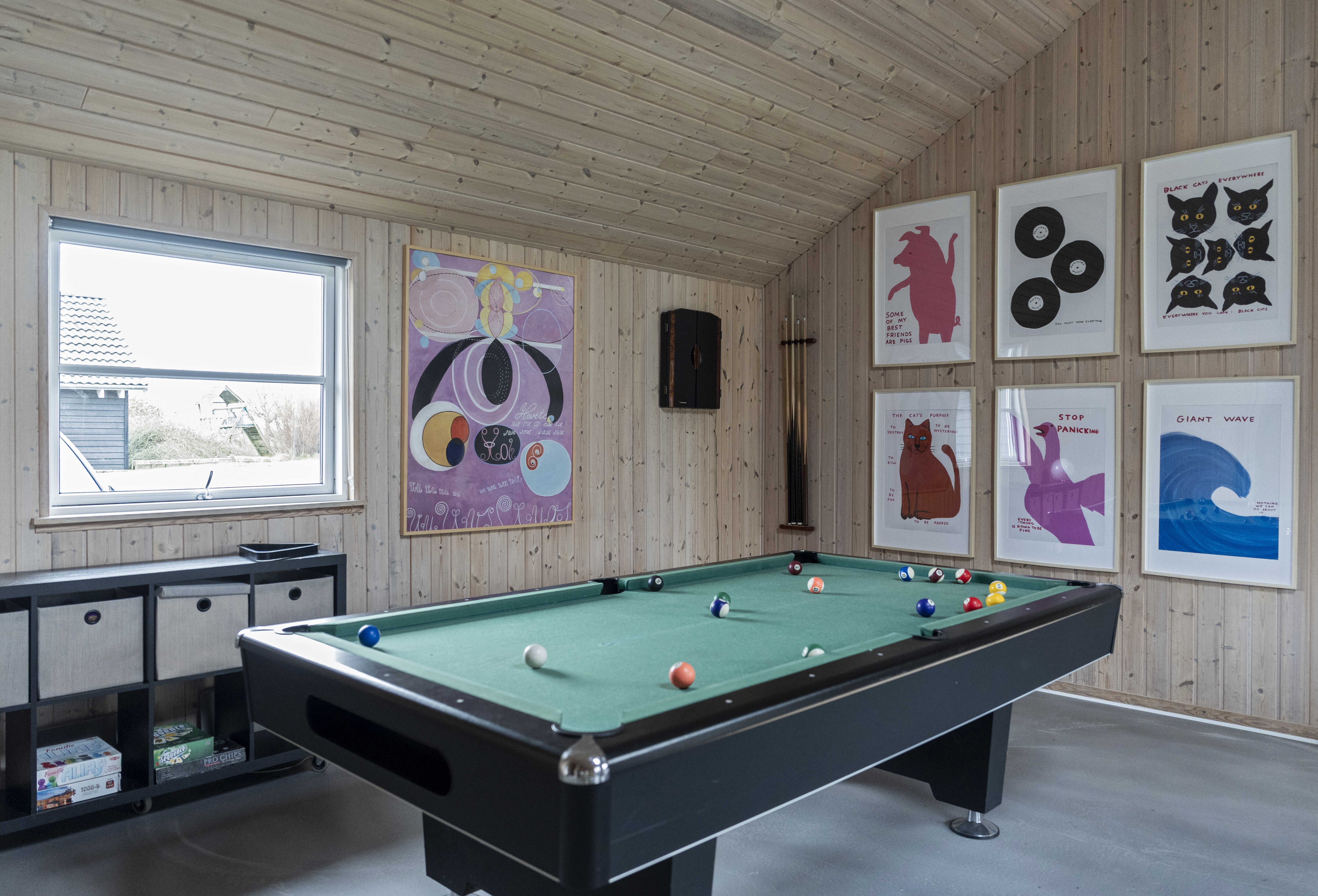 I tillegg til alle aktivitetsmulighetene i husets bassengavdeling, kan du også spille biljard, bordtennis og dart i luksushus nr. 275