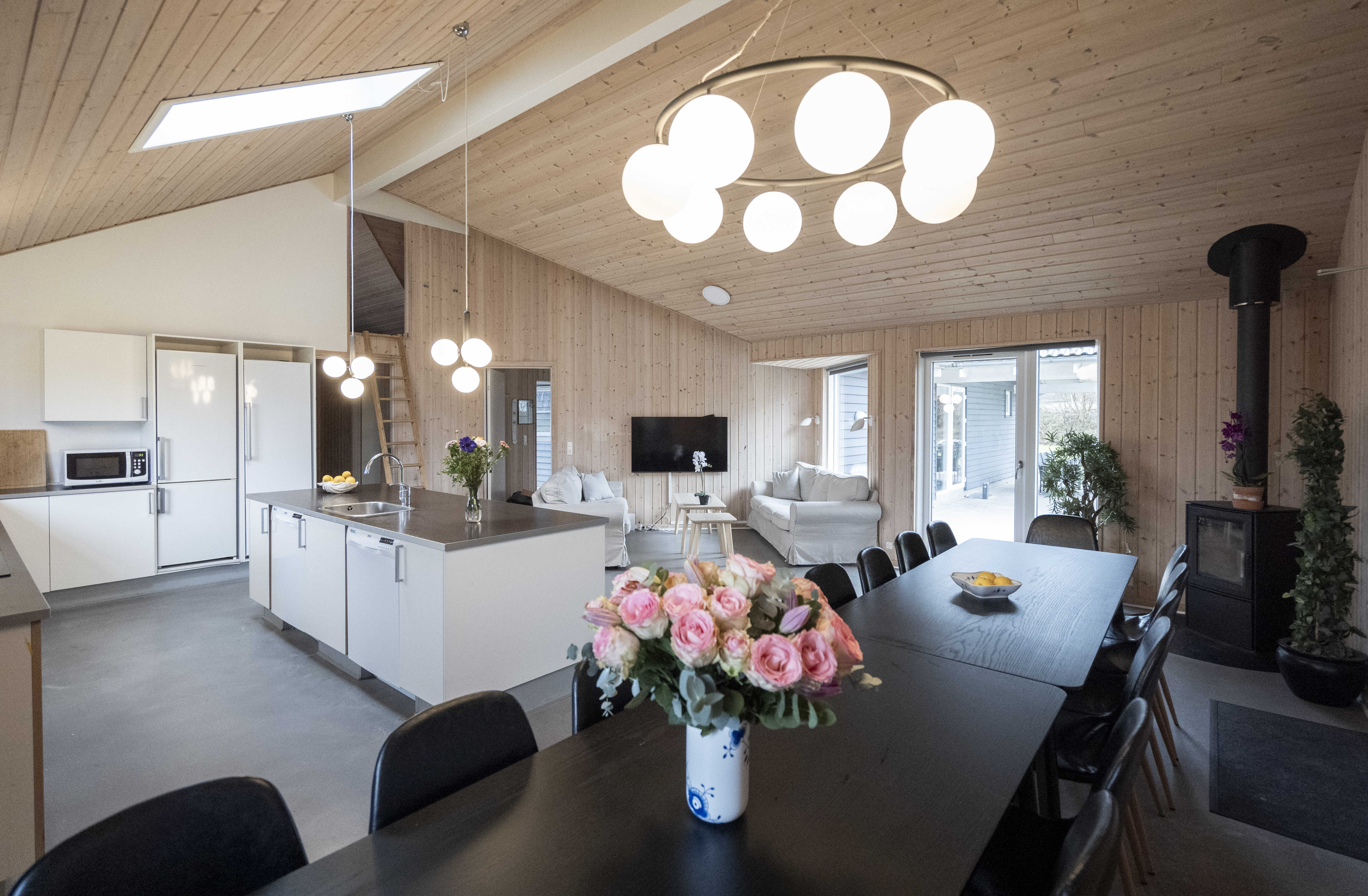 Oppholdsrom med plass til 18 i luksushus nr. 275.
