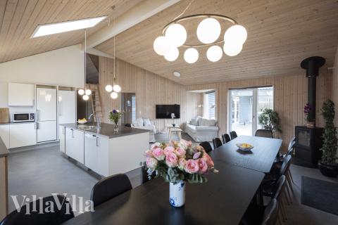 Oppholdsrom med plass til 18 i luksushus nr. 275.