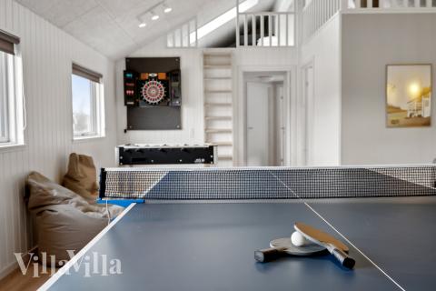 Luksushus nr. 663 til 18 personer tilbyr et stort aktivitetsrom med bl.a. biljard og dart