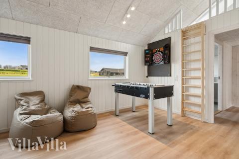 Konkurrer i feriehusets aktivitetsrom når dere besøker luksushus nr. 663 i Sydjylland.