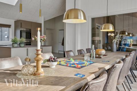 Oppholdsrom med plass til 18 i luksushus nr. 663.