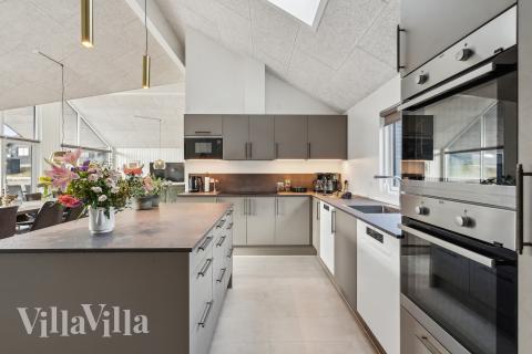 Kjøkkenet i luksushus nr. 663 er fullt utstyrt så dere lett kan lage mat til 18 personer.