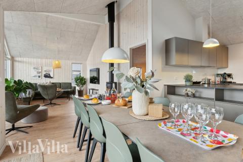 Oppholdsrom med plass til 14 i luksushus nr. 655.