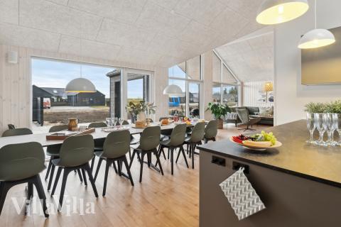 Kjøkkenet i luksushus nr. 655 er fullt utstyrt så dere lett kan lage mat til 14 personer.