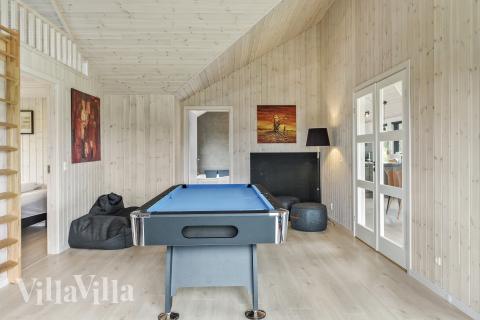 Luksushus nr. 625 til 12 personer tilbyr et stort aktivitetsrom med bl.a. biljard og dart