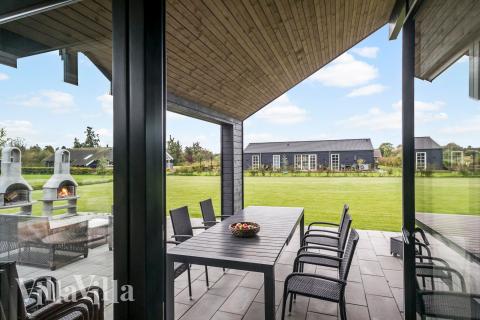 Luksushus nr. 625 har en deilig terrasse med gode hagemøbler til 12 personer.