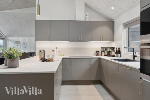 Kjøkkenet i luksushus nr. 664 i Sydjylland er godt innrettet.