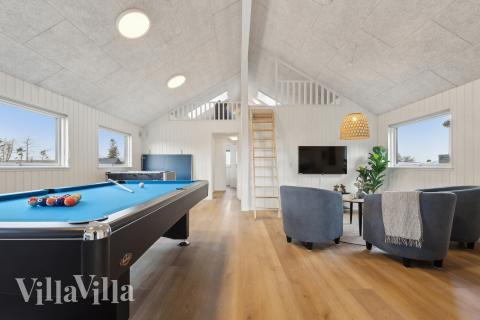 I tillegg til alle aktivitetsmulighetene i husets bassengavdeling, kan du også spille biljard, bordtennis og dart i luksushus nr. 665