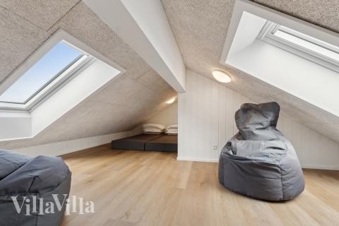 Noen av de 14 soveplassene i luksushus nr. 665 finnes på hems