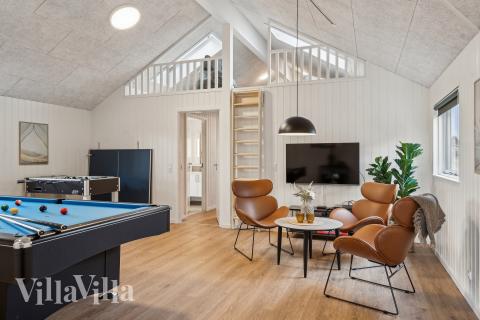 I tillegg til alle aktivitetsmulighetene i husets bassengavdeling, kan du også spille biljard, bordtennis og dart i luksushus nr. 648