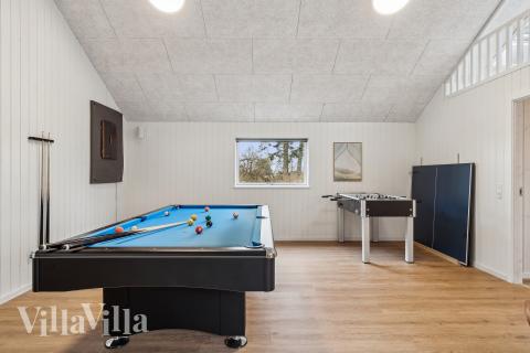 Luksushus nr. 648 til 14 personer tilbyr et stort aktivitetsrom med bl.a. biljard og dart