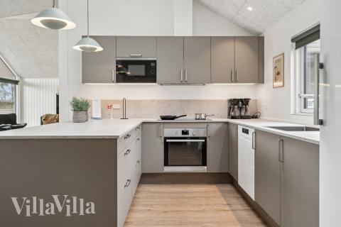 Kjøkkenet i luksushus nr. 648 er fullt utstyrt så dere lett kan lage mat til 14 personer.