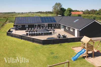 Dette lekre huset med svømmebasseng, nr. 602, med plass til 26 personer, ligger i Nordjylland
