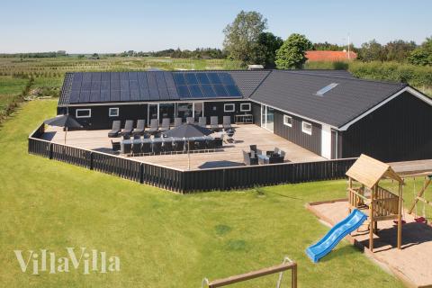 Dette lekre huset med svømmebasseng, nr. 602, med plass til 26 personer, ligger i Nordjylland