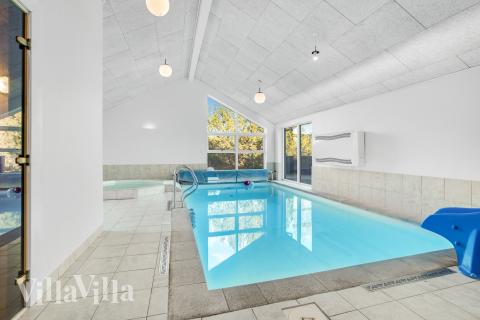 Det flotte bassenget i luksushus nr. 602 til 26 personer