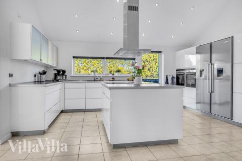 Kjøkkenet i luksushus nr. 602 er godt innrettet.