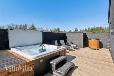 Nyt varmen i boblebadet i luksushus nr. 666 i Vestjylland